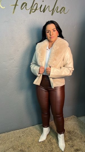 Calça Resinada: Poder e Estilo em Uma Só Peça